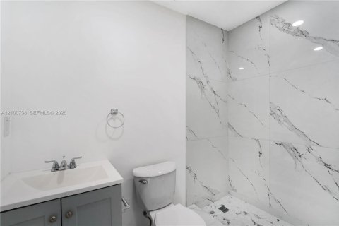 House in Miami, Florida 4 bedrooms, 146.23 sq.m. № 2401305 - photo 15