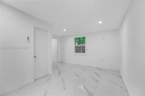 House in Miami, Florida 4 bedrooms, 146.23 sq.m. № 2401305 - photo 13
