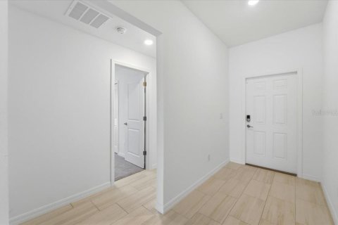 Villa ou maison à louer à Zephyrhills, Floride: 4 chambres, 180.14 m2 № 2100346 - photo 14