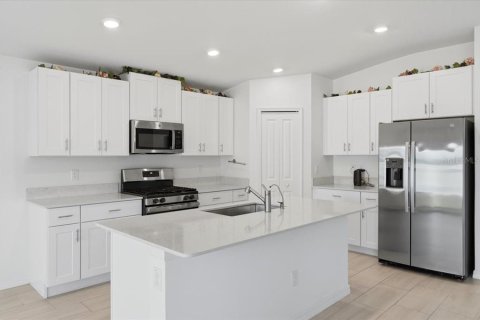 Villa ou maison à louer à Zephyrhills, Floride: 4 chambres, 180.14 m2 № 2100346 - photo 19