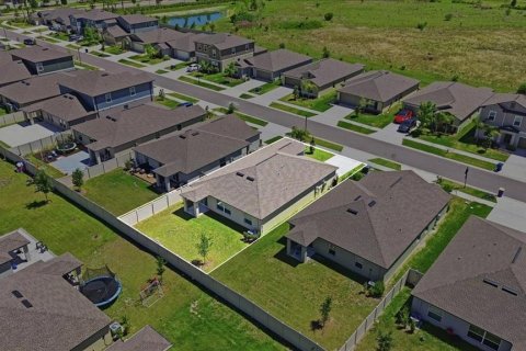 Villa ou maison à louer à Zephyrhills, Floride: 4 chambres, 180.14 m2 № 2100346 - photo 12