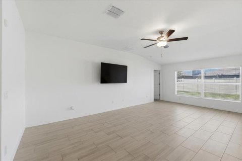 Villa ou maison à louer à Zephyrhills, Floride: 4 chambres, 180.14 m2 № 2100346 - photo 17