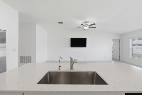 Villa ou maison à louer à Zephyrhills, Floride: 4 chambres, 180.14 m2 № 2100346 - photo 21