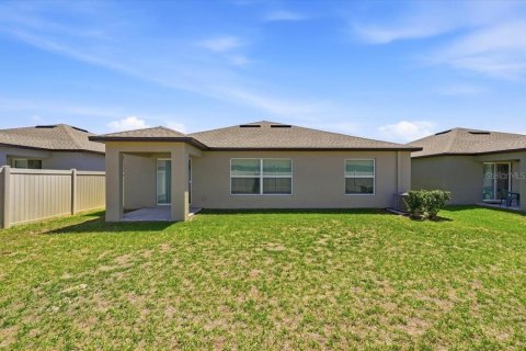 Villa ou maison à louer à Zephyrhills, Floride: 4 chambres, 180.14 m2 № 2100346 - photo 4