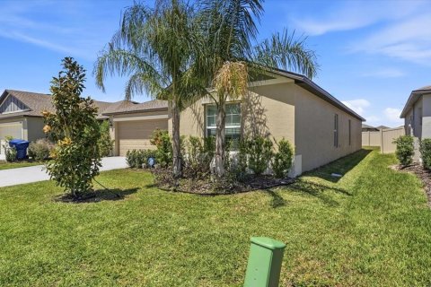 Villa ou maison à louer à Zephyrhills, Floride: 4 chambres, 180.14 m2 № 2100346 - photo 2