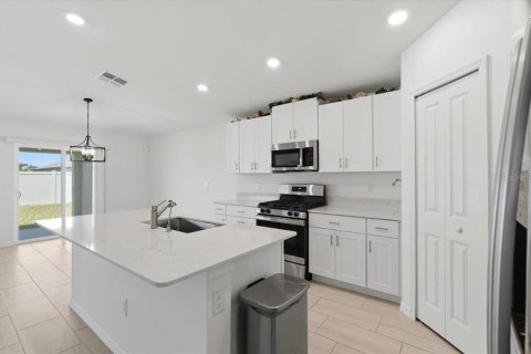 Villa ou maison à louer à Zephyrhills, Floride: 4 chambres, 180.14 m2 № 2100346 - photo 18