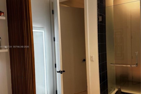 Condominio en alquiler en Miami Beach, Florida, 1 dormitorio, 68.56 m2 № 2008945 - foto 13