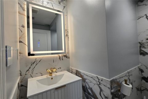 Adosado en venta en Miami, Florida, 4 dormitorios, 193.79 m2 № 1982739 - foto 12