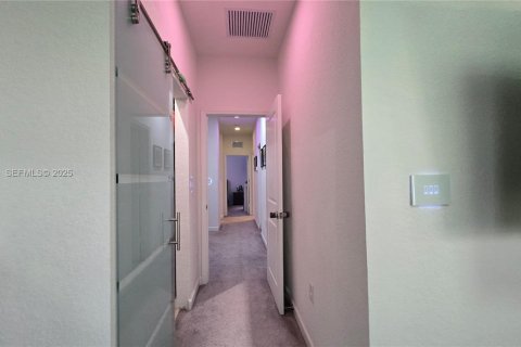 Adosado en venta en Miami, Florida, 4 dormitorios, 193.79 m2 № 1982739 - foto 30