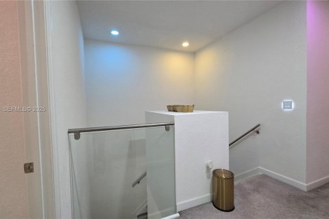 Adosado en venta en Miami, Florida, 4 dormitorios, 193.79 m2 № 1982739 - foto 29