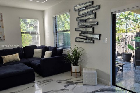 Купить таунхаус в Майами, Флорида 4 спальни, 193.79м2, № 1982739 - фото 1