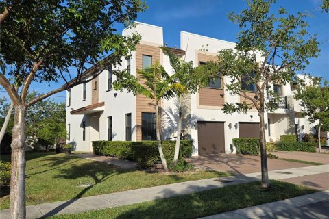 Adosado en venta en Miami, Florida, 4 dormitorios, 193.79 m2 № 1982739 - foto 20