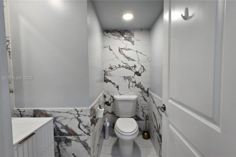 Adosado en venta en Miami, Florida, 4 dormitorios, 193.79 m2 № 1982739 - foto 13