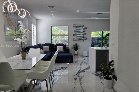 Купить таунхаус в Майами, Флорида 4 спальни, 193.79м2, № 1982739 - фото 4