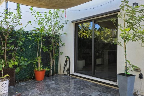 Adosado en venta en Miami, Florida, 4 dormitorios, 193.79 m2 № 1982739 - foto 17