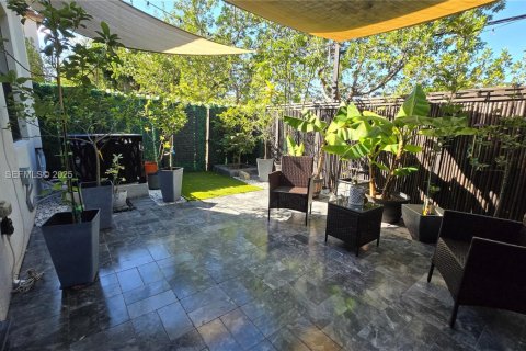 Adosado en venta en Miami, Florida, 4 dormitorios, 193.79 m2 № 1982739 - foto 16