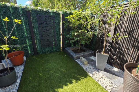 Adosado en venta en Miami, Florida, 4 dormitorios, 193.79 m2 № 1982739 - foto 18