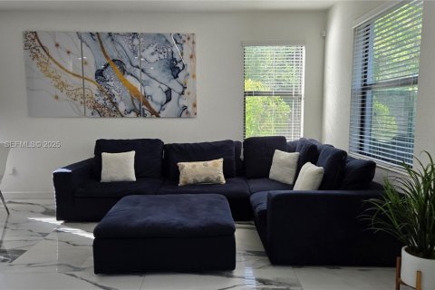 Купить таунхаус в Майами, Флорида 4 спальни, 193.79м2, № 1982739 - фото 3