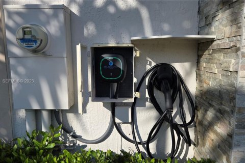 Adosado en venta en Miami, Florida, 4 dormitorios, 193.79 m2 № 1982739 - foto 24