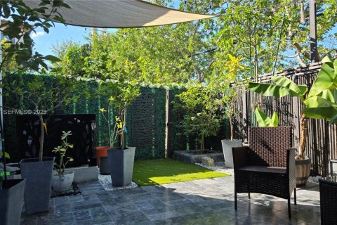 Adosado en venta en Miami, Florida, 4 dormitorios, 193.79 m2 № 1982739 - foto 15