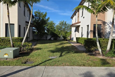 Adosado en venta en Miami, Florida, 4 dormitorios, 193.79 m2 № 1982739 - foto 22