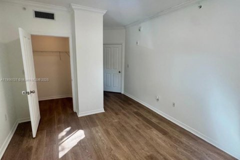 Condo in Surfside, Florida, 2 bedrooms  № 1956700 - photo 6