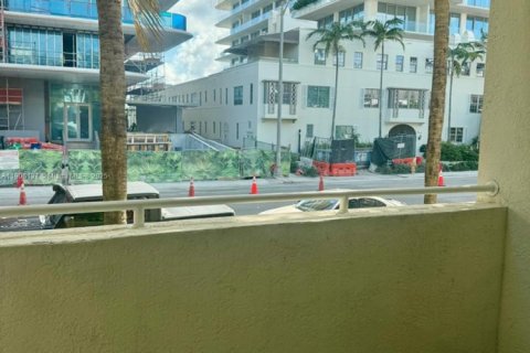 Condo in Surfside, Florida, 2 bedrooms  № 1956700 - photo 3