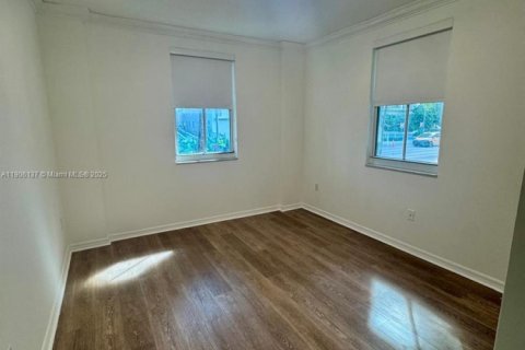 Condo in Surfside, Florida, 2 bedrooms  № 1956700 - photo 4