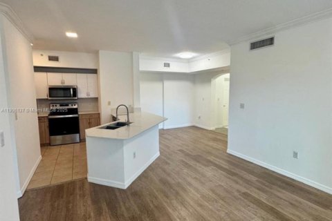 Condo in Surfside, Florida, 2 bedrooms  № 1956700 - photo 9