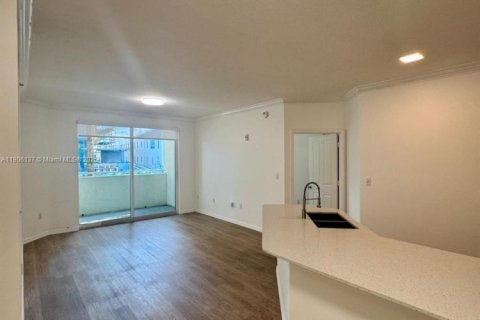 Condo in Surfside, Florida, 2 bedrooms  № 1956700 - photo 15