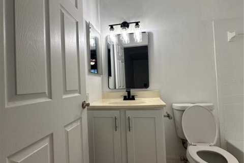 Condo in Brandon, Florida, 2 bedrooms  № 1906678 - photo 24