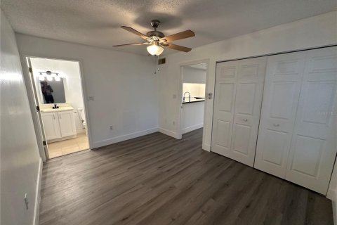 Condo in Brandon, Florida, 2 bedrooms  № 1906678 - photo 13