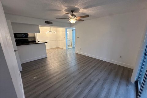 Condo in Brandon, Florida, 2 bedrooms  № 1906678 - photo 27