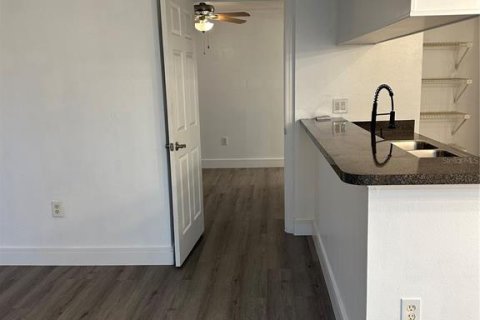 Condo in Brandon, Florida, 2 bedrooms  № 1906678 - photo 23