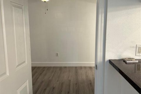 Condo in Brandon, Florida, 2 bedrooms  № 1906678 - photo 26