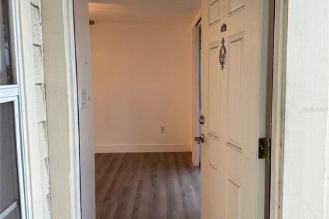 Condo in Brandon, Florida, 2 bedrooms  № 1906678 - photo 4