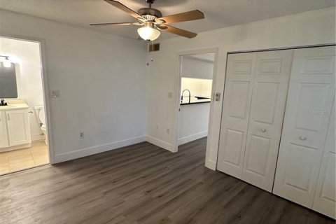 Condo in Brandon, Florida, 2 bedrooms  № 1906678 - photo 28