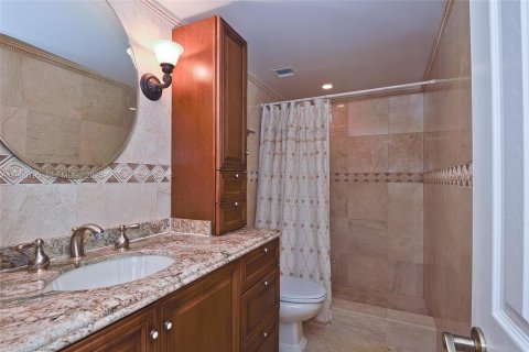 Condominio en venta en Hallandale Beach, Florida, 2 dormitorios, 124.49 m2 № 2021910 - foto 10