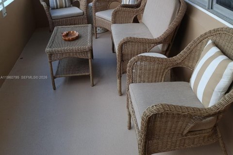 Condominio en venta en Hallandale Beach, Florida, 2 dormitorios, 124.49 m2 № 2021910 - foto 2