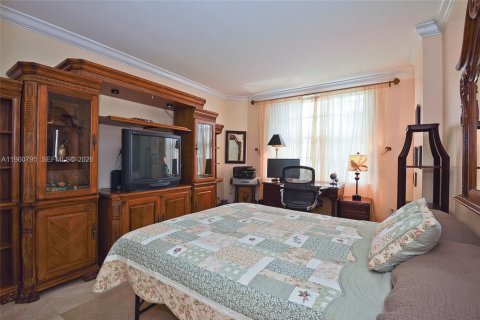 Condominio en venta en Hallandale Beach, Florida, 2 dormitorios, 124.49 m2 № 2021910 - foto 9