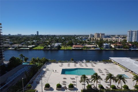 Condominio en Hallandale Beach, Florida, 2 dormitorios № 2021910
