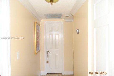 Condominio en venta en Hallandale Beach, Florida, 2 dormitorios, 124.49 m2 № 2021910 - foto 8