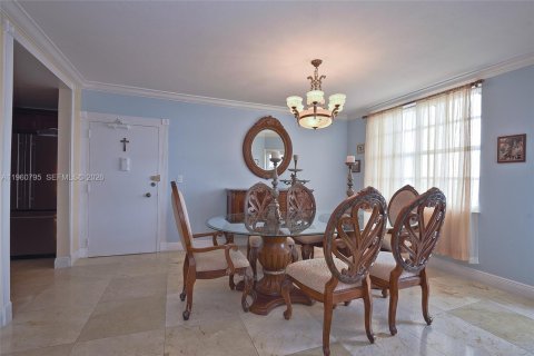 Condominio en venta en Hallandale Beach, Florida, 2 dormitorios, 124.49 m2 № 2021910 - foto 4