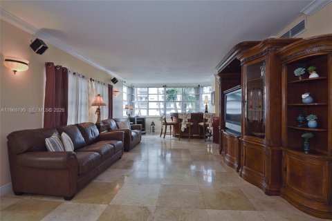 Condominio en venta en Hallandale Beach, Florida, 2 dormitorios, 124.49 m2 № 2021910 - foto 6