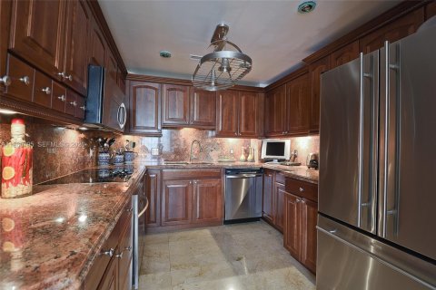 Condominio en venta en Hallandale Beach, Florida, 2 dormitorios, 124.49 m2 № 2021910 - foto 5