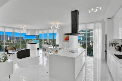 Condo in Sunny Isles Beach, Florida, 3 bedrooms  № 1939885 - photo 8