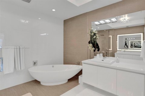 Condo in Sunny Isles Beach, Florida, 3 bedrooms  № 1939885 - photo 26