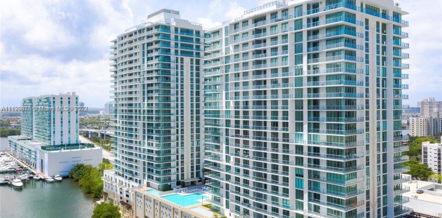 Condo in Sunny Isles Beach, Florida, 3 bedrooms  № 1939885