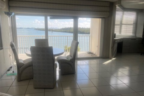 Купить кондоминиум в Санни-Айлс-Бич, Флорида 3 спальни, 145.86м2, № 2064867 - фото 6