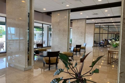 Купить кондоминиум в Санни-Айлс-Бич, Флорида 3 спальни, 145.86м2, № 2064867 - фото 17